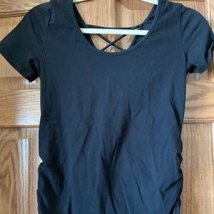 Criss-cross maternity tee